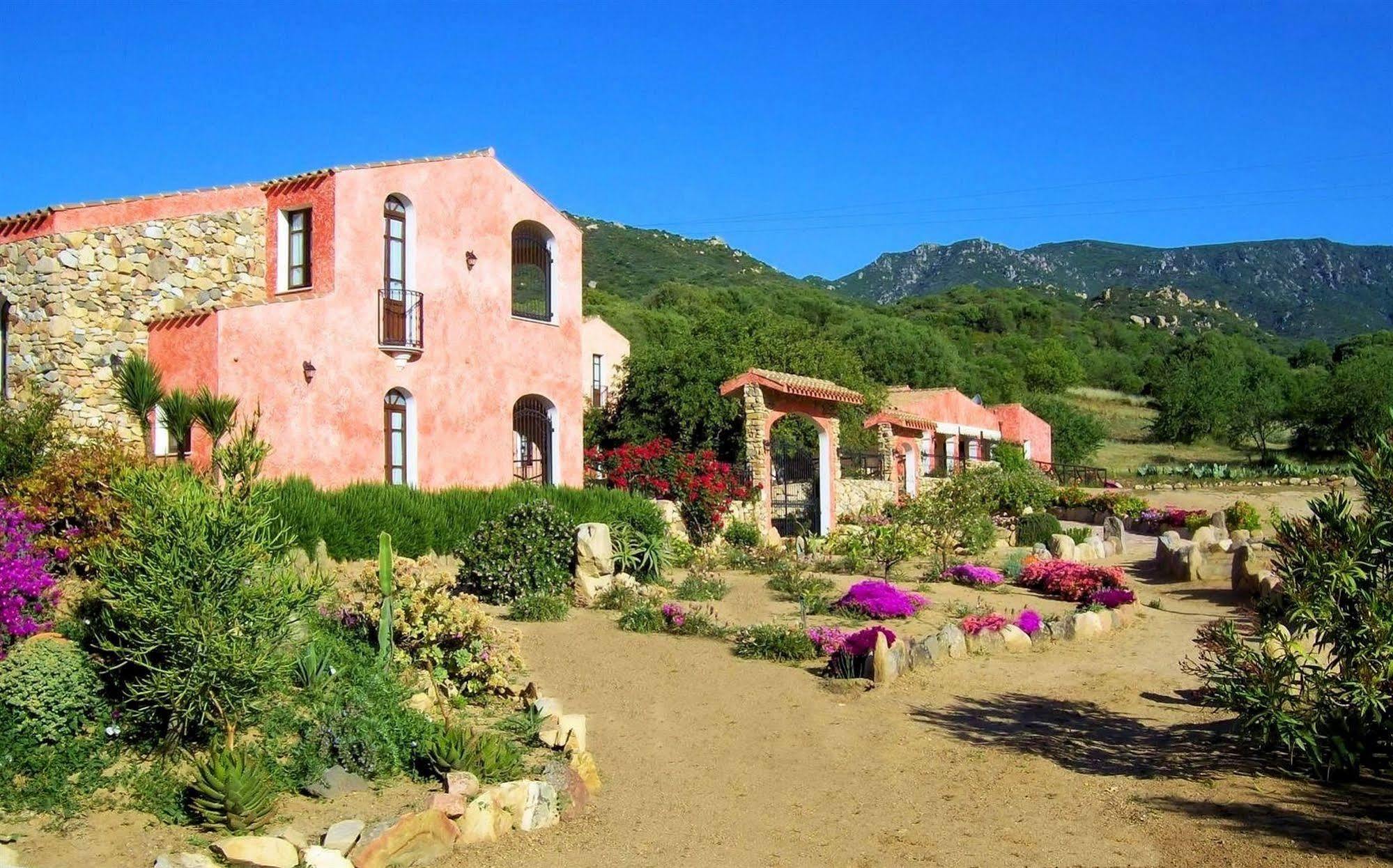 Hotel La Corte Rosada Villasimius Exterior photo